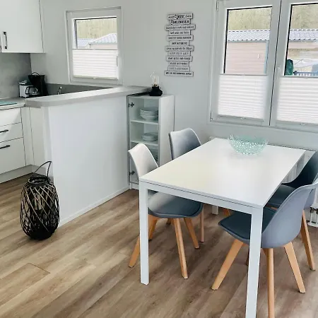 펜션 Sunhus - Modernes In Ostseenaehe